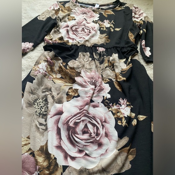 Paisley Grace Floral Maxi Dress 💕 - Picture 4 of 8